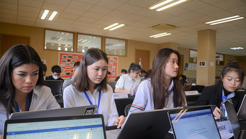 大连美国国际学校 |Outstanding Experiences  - 07 - Feature Cards Pattern - Expeditions