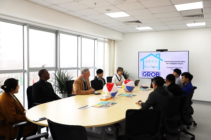 Discussing laptop donation