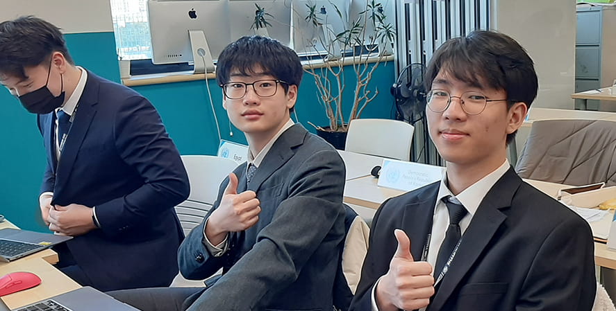 Shanghai MUN delegates