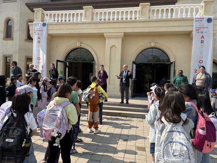 Morning roar - the principal presents awards