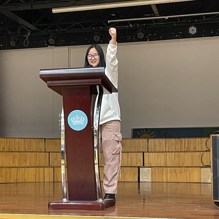 Speech contest participant