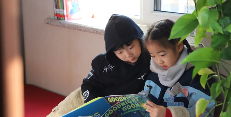 Elementary students in the library